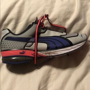Youth Size 6 Puma Athletic Shoes